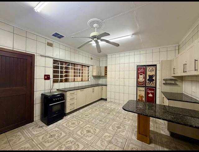 4 BEDROOM FREESTANDING TO LET IN MEER EN SEE